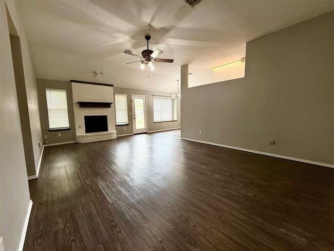 Building Photo - 2808 E Lake Dr