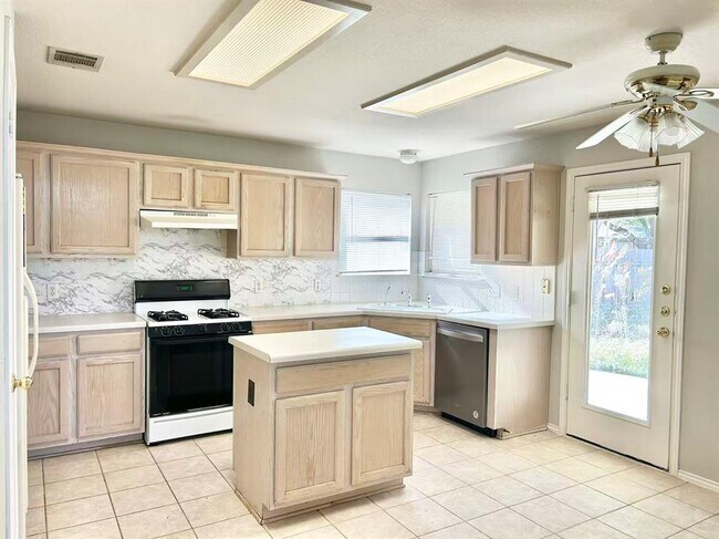 Building Photo - 3138 Jazz St