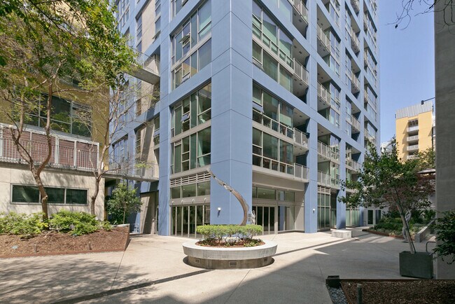 Building Photo - 321 Tenth Ave