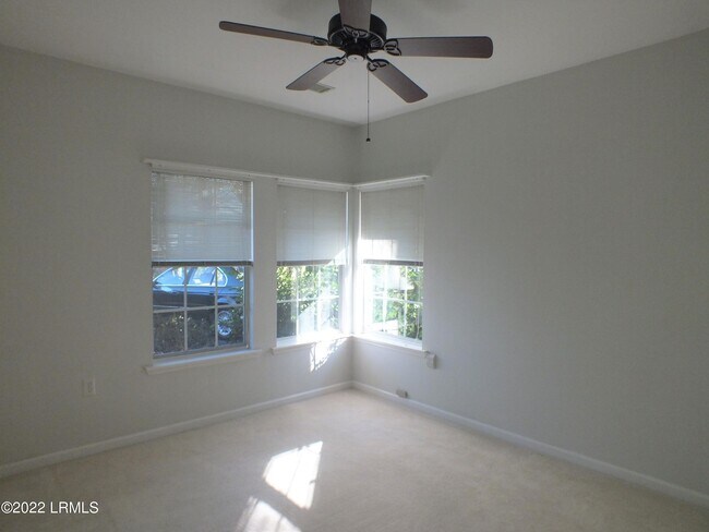 Building Photo - 714 N Reeve Rd
