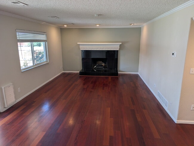 Building Photo - 1175 E Dry Creek Pl