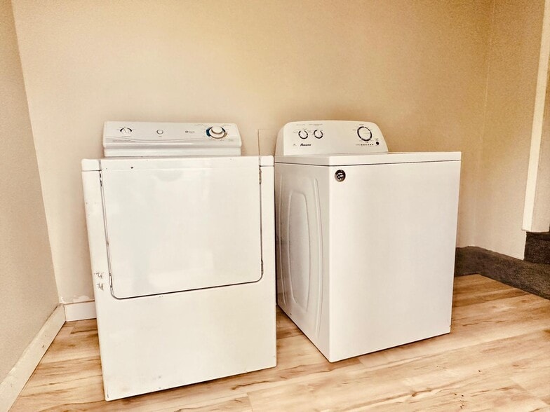 Building Photo - 46 Dillingham St