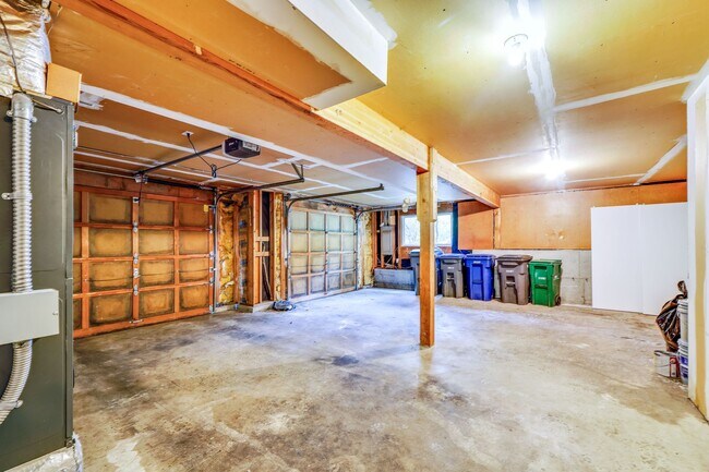 Building Photo - Nice Kingston Home
