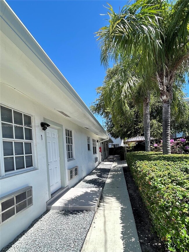 Building Photo - 2 bedroom in North Miami FL 33138