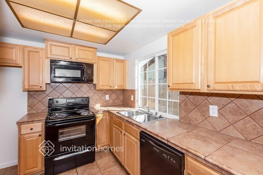 Building Photo - 7840 1st Draw Way