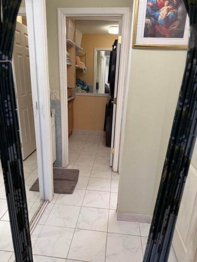 Building Photo - 8588 Bella Vista Dr