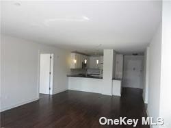 Building Photo - 433 Main St