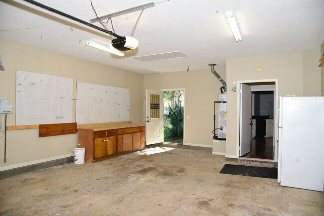 Building Photo - Spacious 4 Bedroom in Southwind at Bluewater Bay!