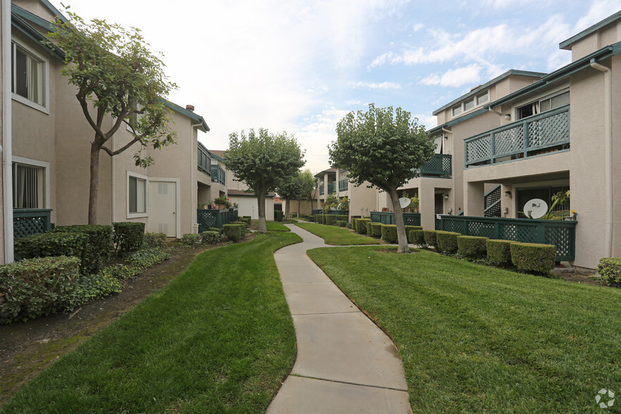 Primary Photo - Summerhill Village Apartments