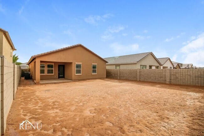 Building Photo - 35438 W San Capistrano Ave