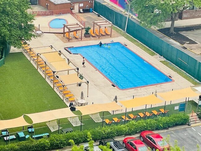 Building Photo - 225 St Pauls Ave