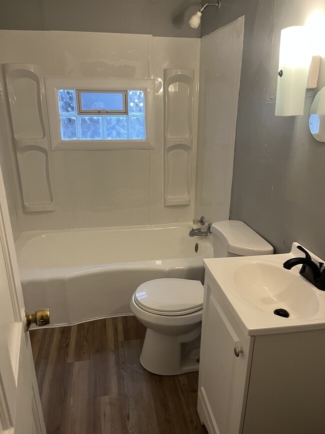 Building Photo - 902 E Boston Ave