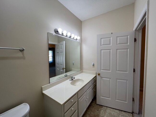 Building Photo - Beaver Creek Condo Enjoy Living at it's Fi...