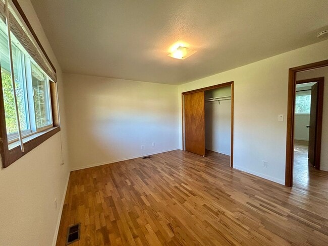 Building Photo - 1XMC3222