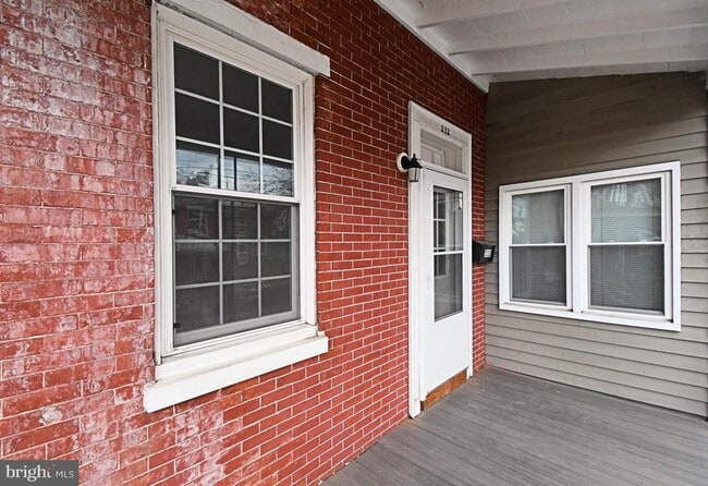 Building Photo - 232 Morgan St