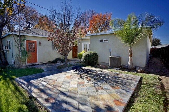 Building Photo - Beautiful North Hollywood 3 Bedroom, 2 Bath Single Family Home  *** Non-Smoking***