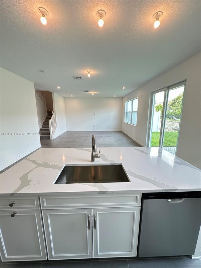 Building Photo - 7262 Lenora Ln