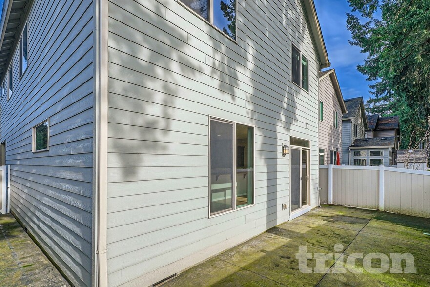 Building Photo - 7615 NE 60th Way