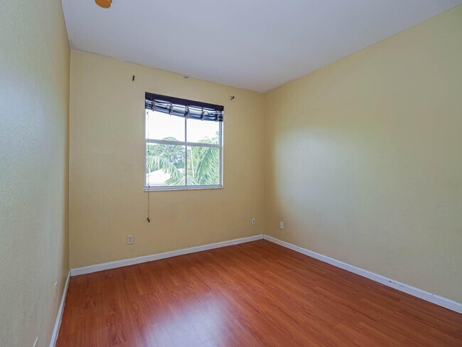 Building Photo - 5648 Spanish River Rd