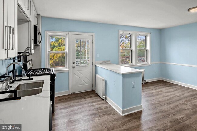 Building Photo - 2061 E Belvedere Ave