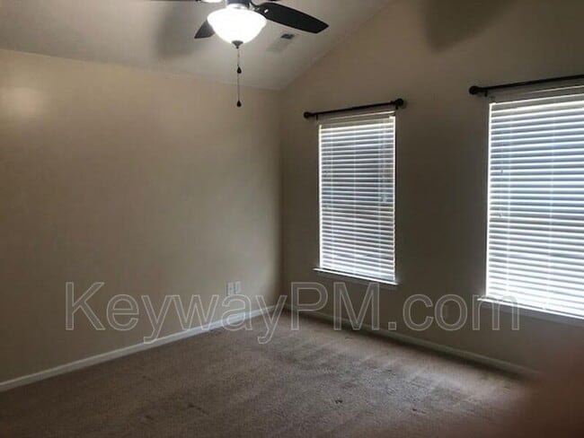 Building Photo - 1468 Collins Dr