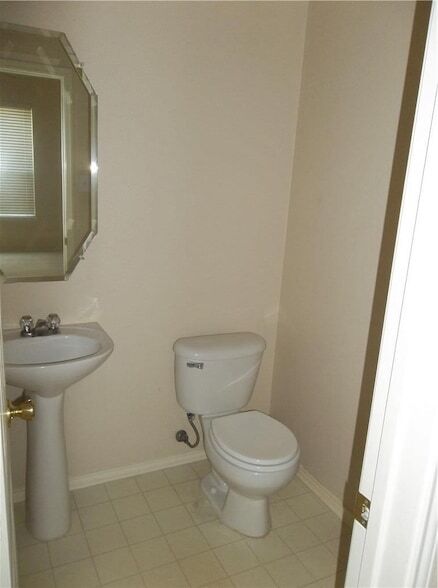 Building Photo - 2820 Deer Ridge Dr