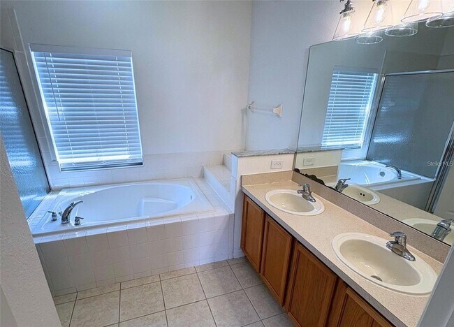 Building Photo - 3637 Weatherfield Dr
