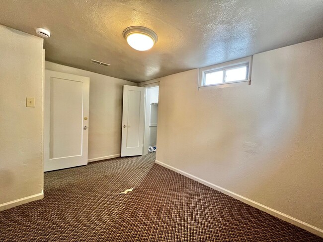 Building Photo - Cozy 2-Bedroom 1-Bath Basement Unit Near UNC!