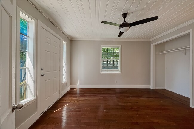 Building Photo - 5831 Annunciation St