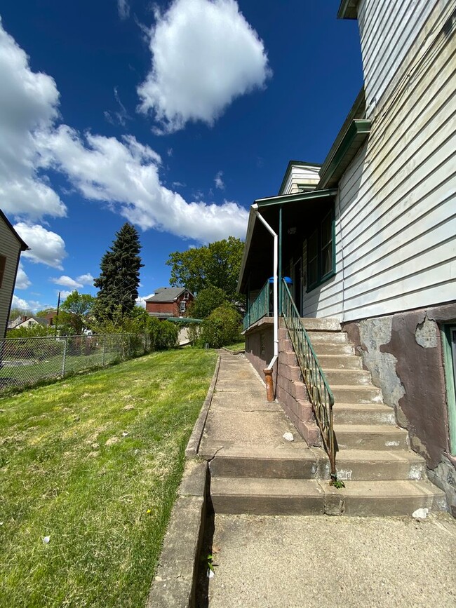 Primary Photo - 126 Cologne St