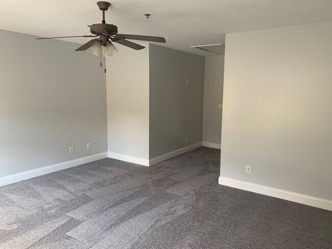 Building Photo - Lovely Eastside Townhome Condo Near Vet School- 3BR/3BATH!