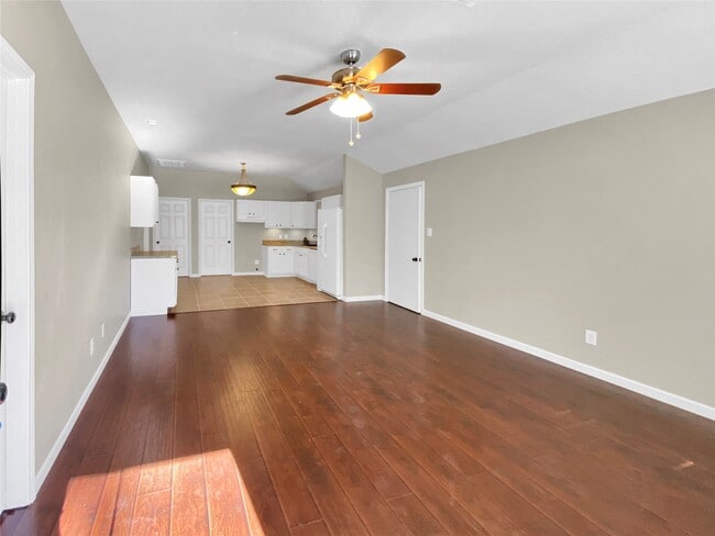 Building Photo - 10825 Royal Magnolia Dr