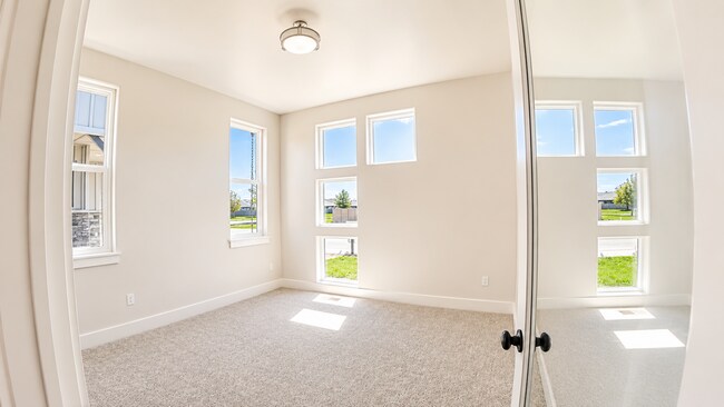 Building Photo - 5608 S Rosalia Wy