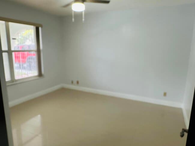 Building Photo - 926 C St