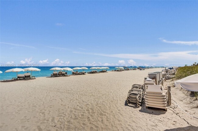 Building Photo - 10175 Collins Ave