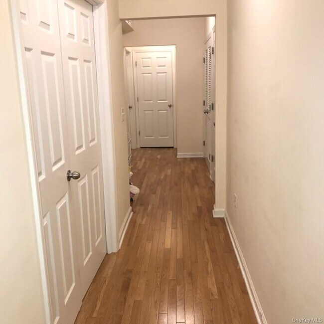 Building Photo - 165-167 E Main St