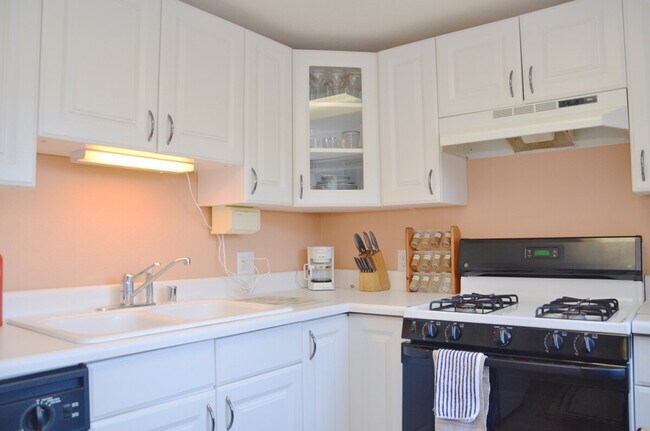 Building Photo - 208 27th Ave E