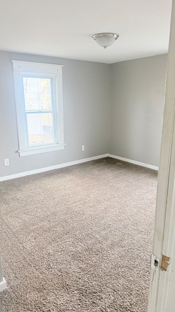 Building Photo - Large 3 bedroom Single Family Home READY NOW