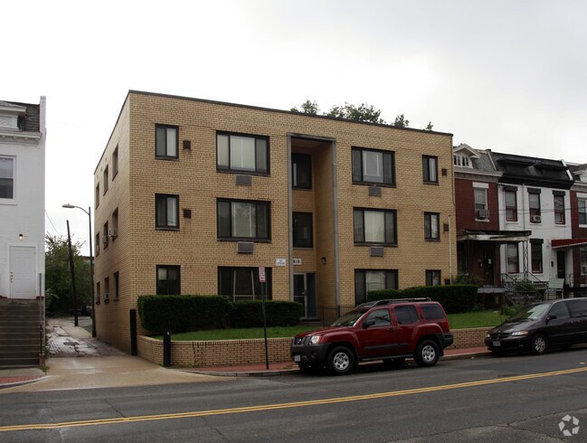 Primary Photo - 810 Kennedy St NW