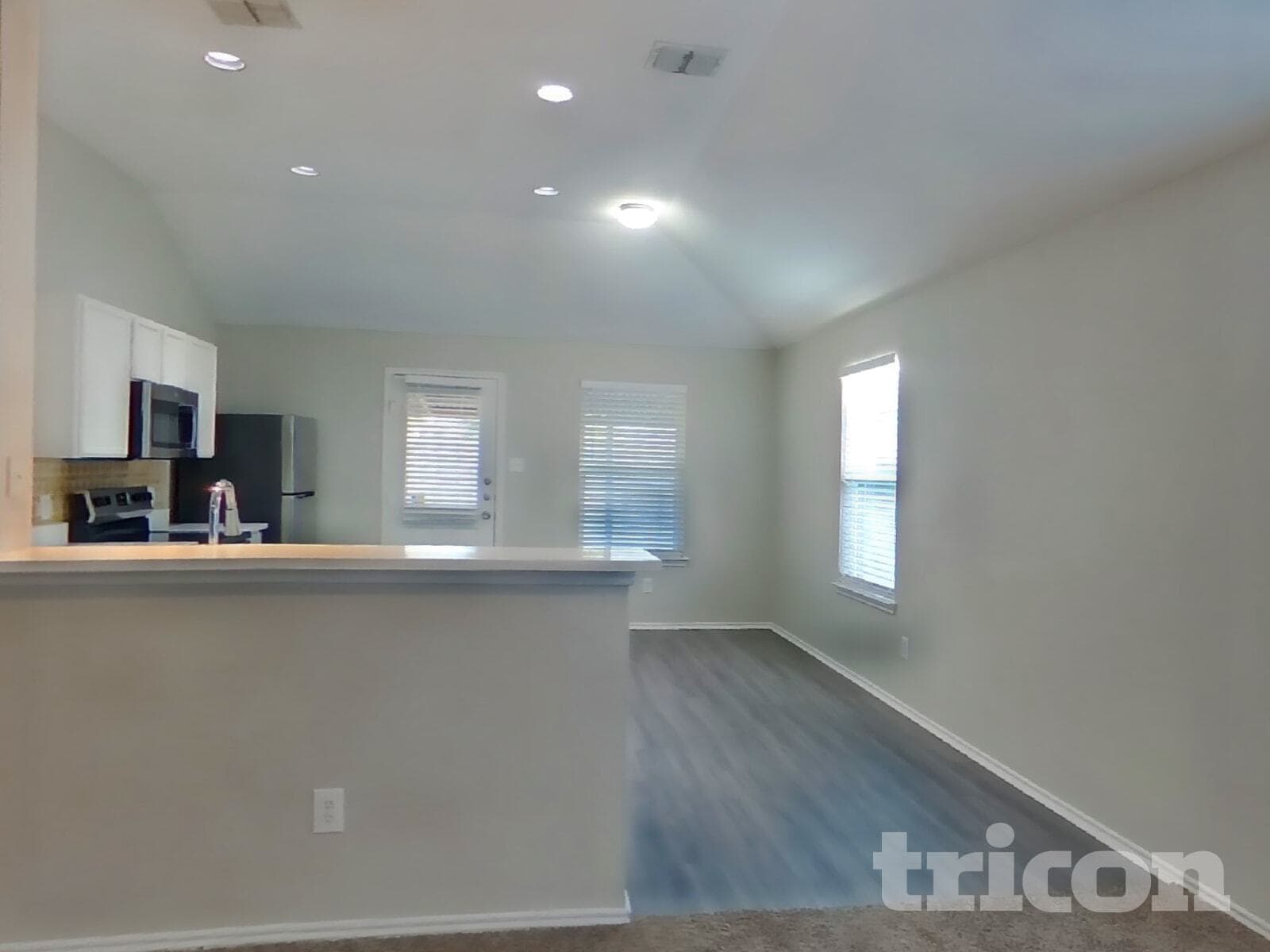 Building Photo - 1915 Pin Oak Ln