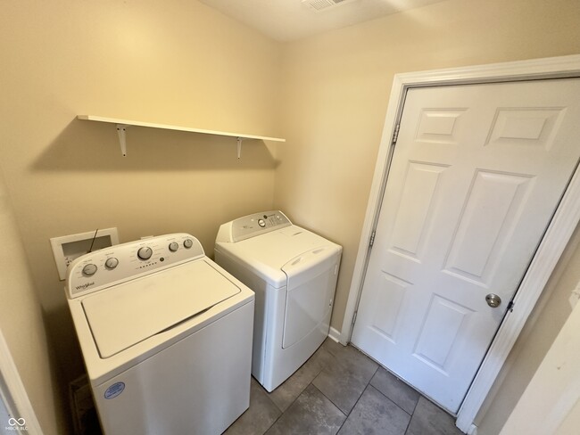Building Photo - 9094 Demarest Dr