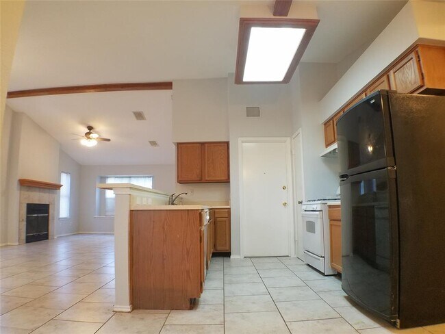 Building Photo - 8310 Los Ranchos Dr