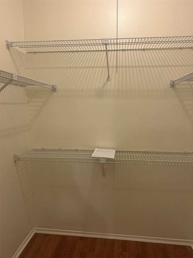 Building Photo - 7009 N Holiday Dr