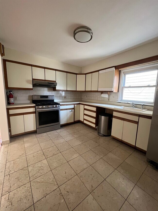 Building Photo - 304 Columbia Ave