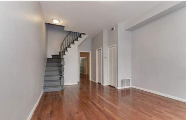 Building Photo - 62 Van Reypen St