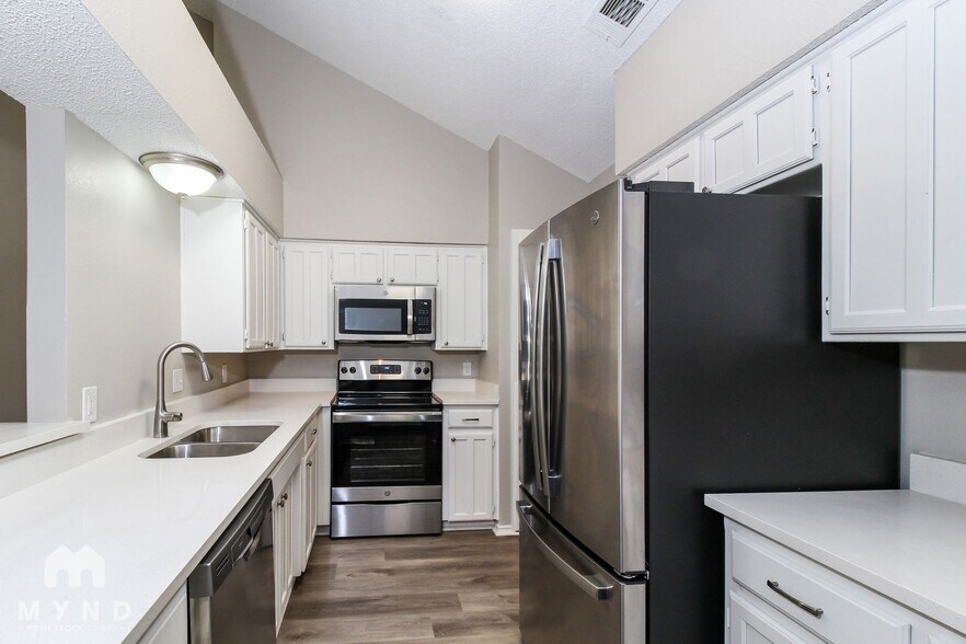 Building Photo - 6602 Glen Falls Dr