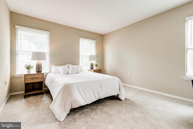 Building Photo - 8624 Venoy Ct