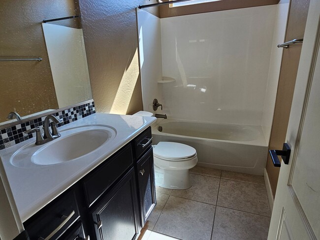Building Photo - Spacious 4584 sq ft Home in Adora Trails!