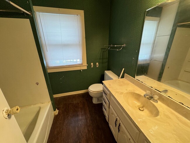 Building Photo - 2 Bedroom Rental with garage in NW Ardmore