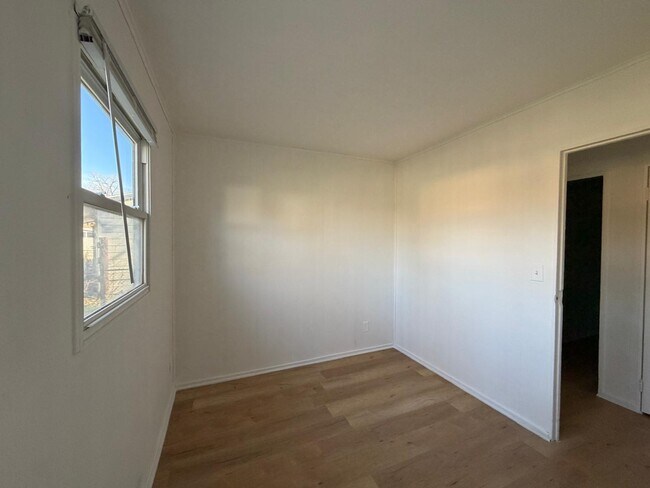 Building Photo - 1440 Azalea Dr